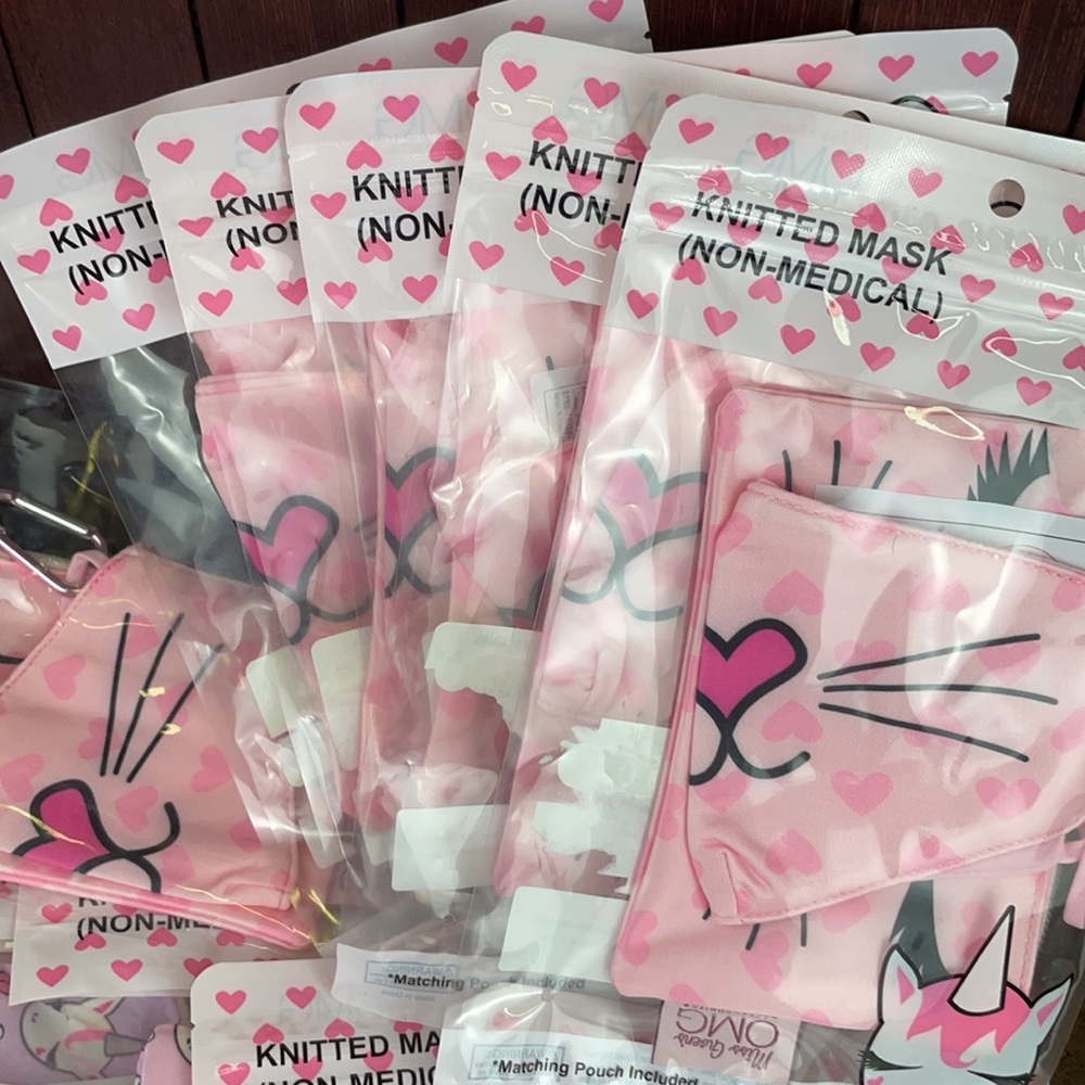 OMG girls kids masks w/ pouch. - Picture 3 of 5